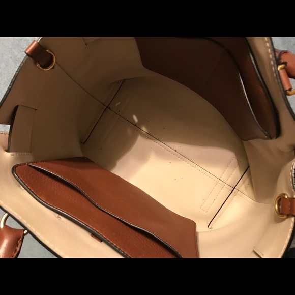 Burberry Tote bag, with strap included💁🏻♀️ - Picture 4 of 6